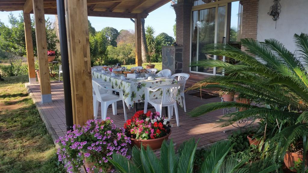 ポメツィア La Finestra Sul Cortile Bed & Breakfast エクステリア 写真