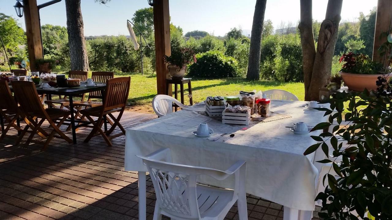 ポメツィア La Finestra Sul Cortile Bed & Breakfast エクステリア 写真